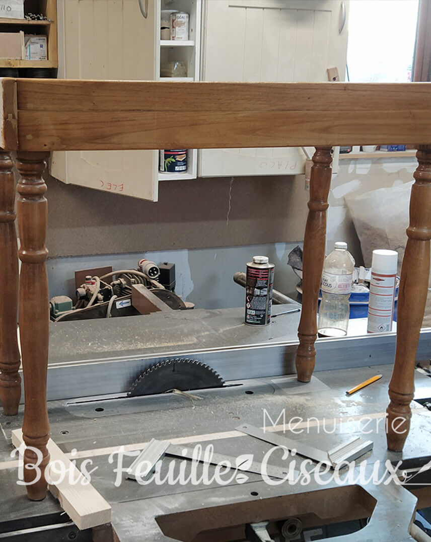 Fabrication d'un cadre de support avec pieds pour le flipper en bois