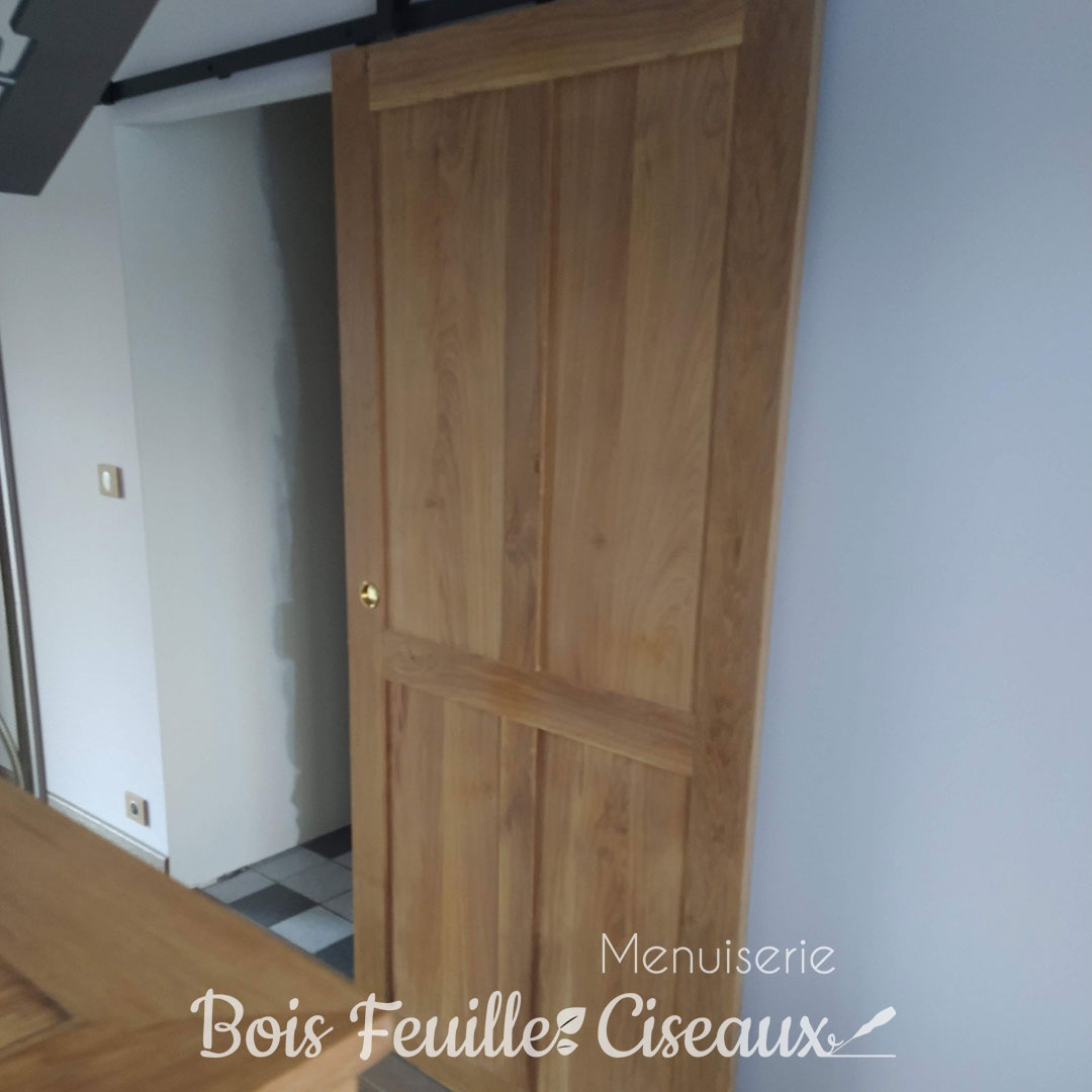 Fabrication sur mesure d'une porte coulissante en chêne massif