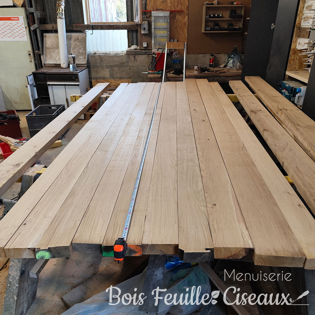 Table à manger en chêne massif et ses 4 bancs