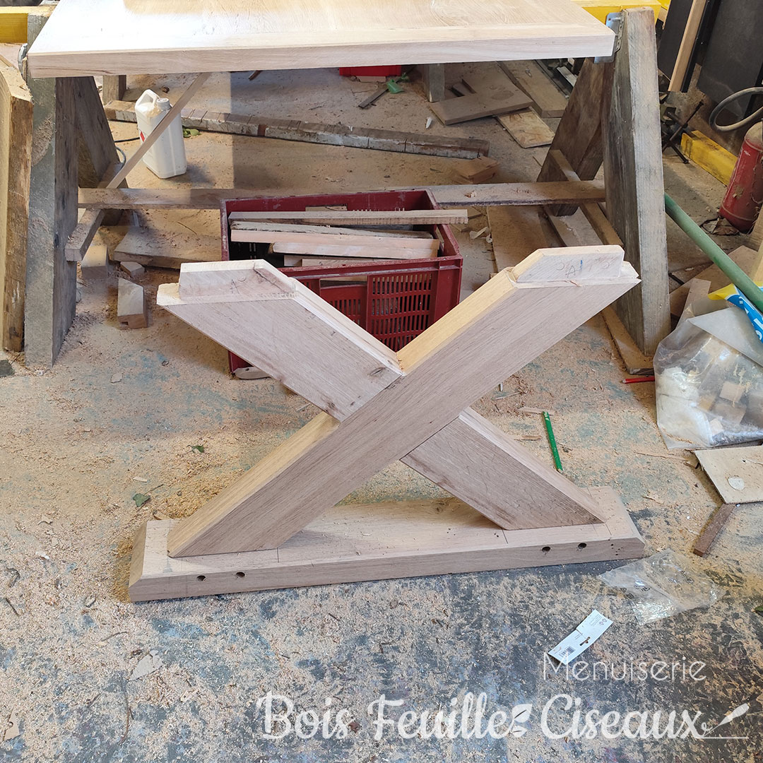 Table à manger en chêne massif et ses 4 bancs
