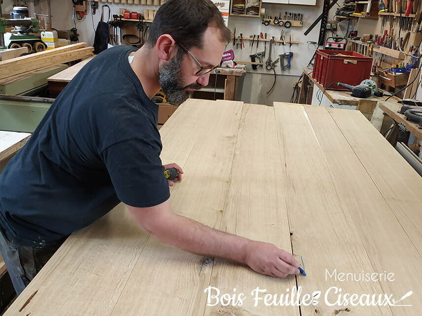 Fabrication à l'atelier d'une table à manger bois métal