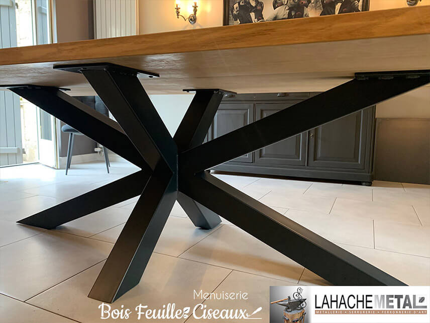 Table à manger bois métal : plateau en bois massif et pied en X en métal
